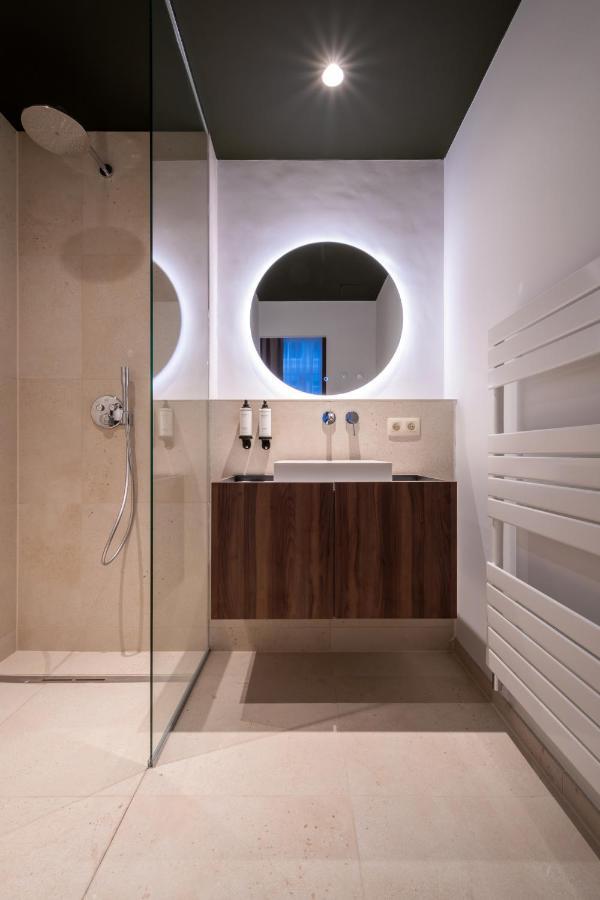 One Two Four - Hotel & Spa เกนต์ ภายนอก รูปภาพ