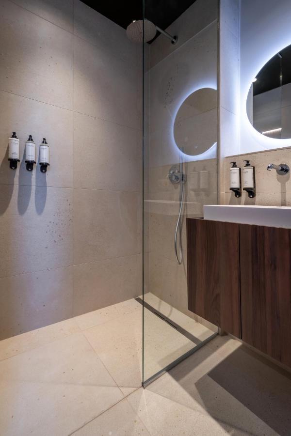 One Two Four - Hotel & Spa เกนต์ ภายนอก รูปภาพ