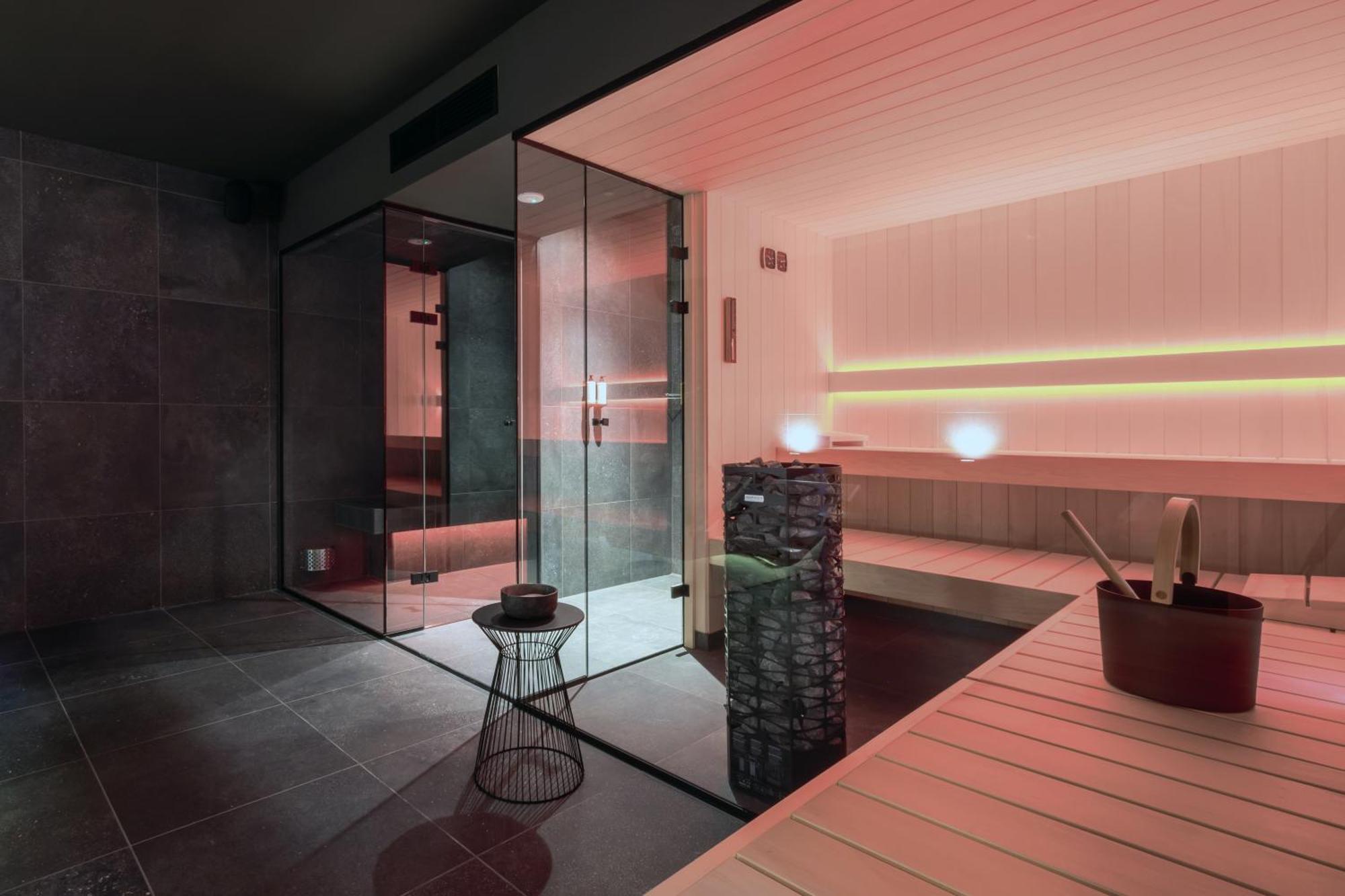 One Two Four - Hotel & Spa เกนต์ ภายนอก รูปภาพ