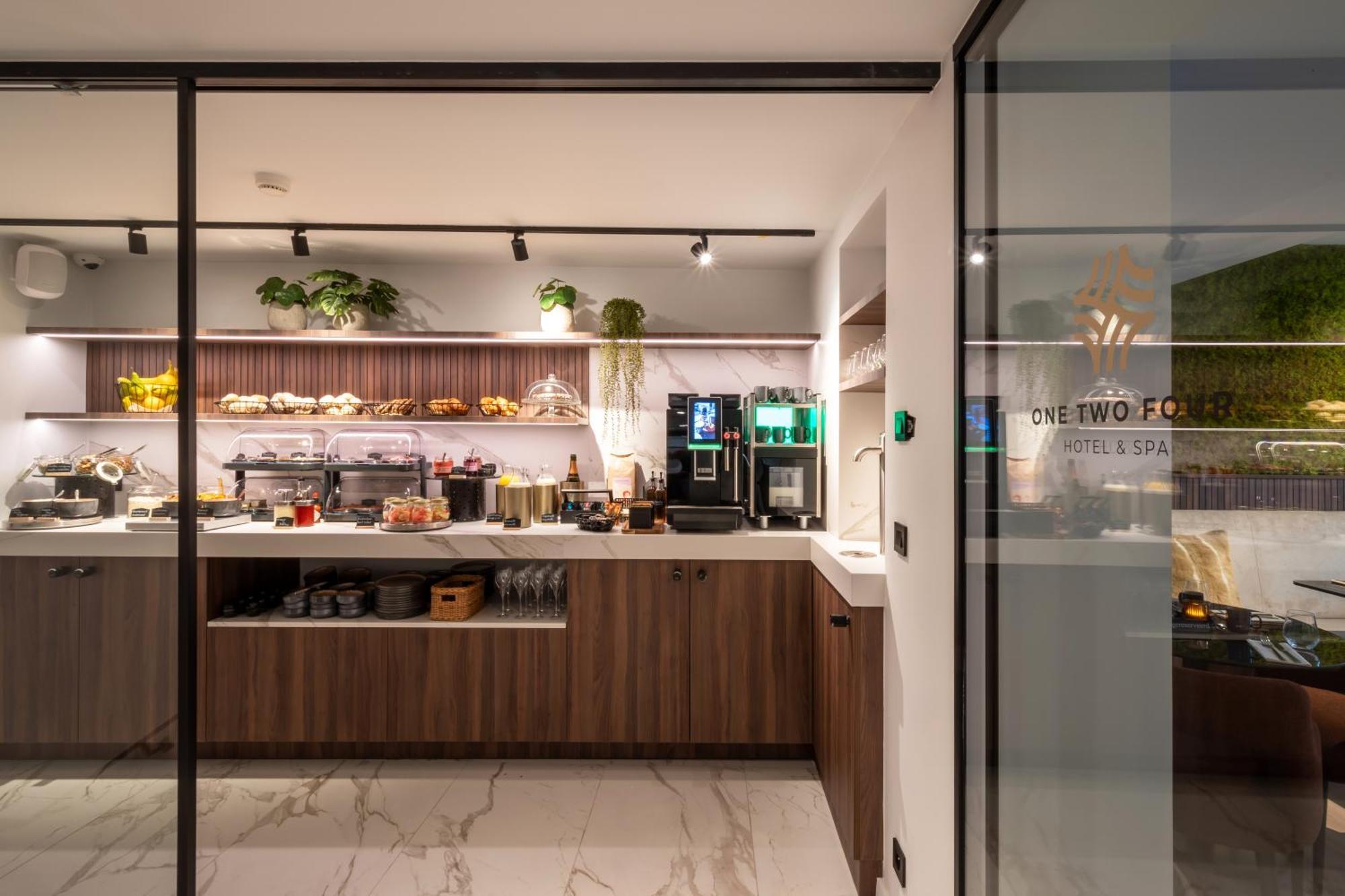 One Two Four - Hotel & Spa เกนต์ ภายนอก รูปภาพ