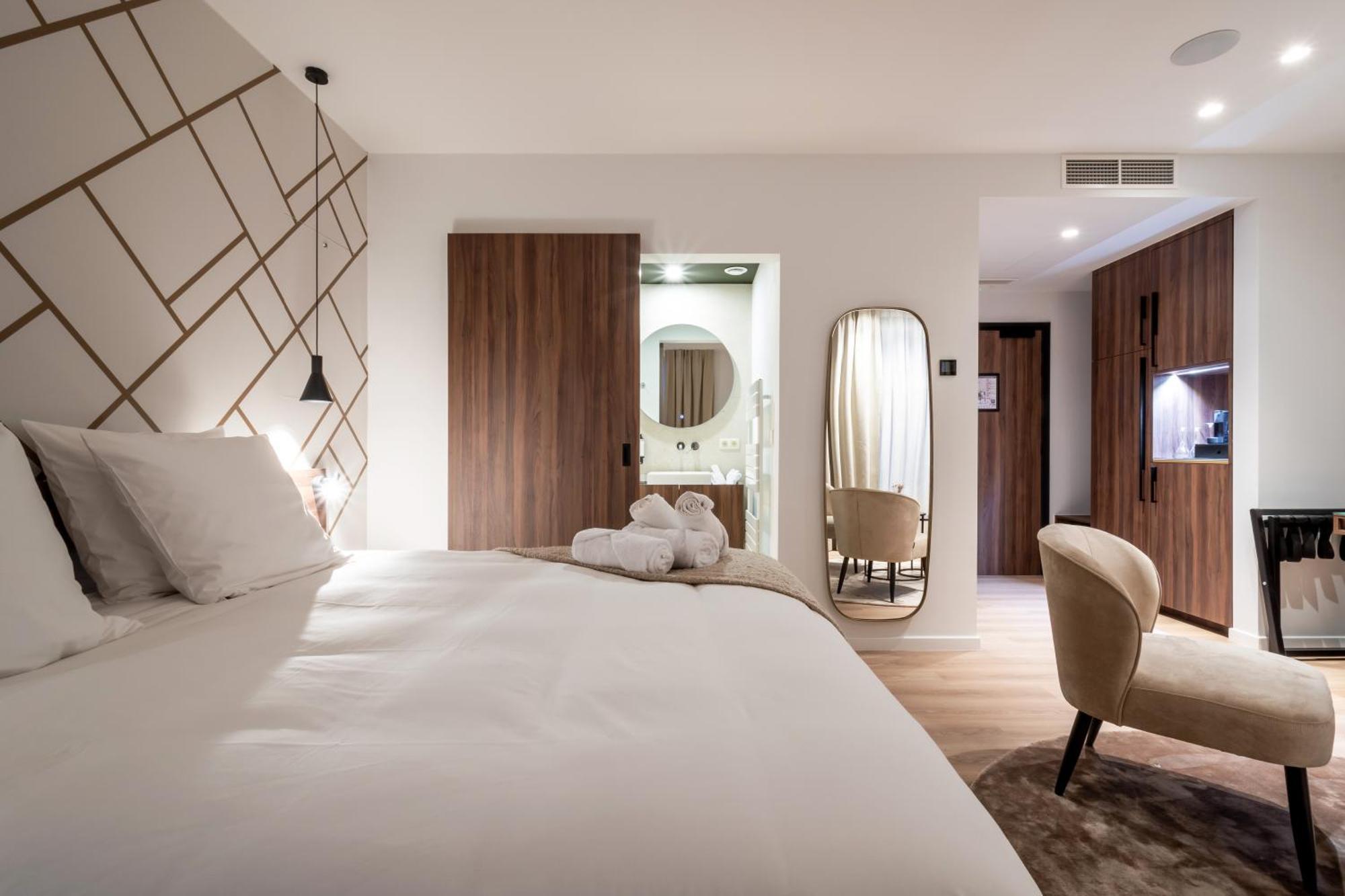 One Two Four - Hotel & Spa เกนต์ ภายนอก รูปภาพ