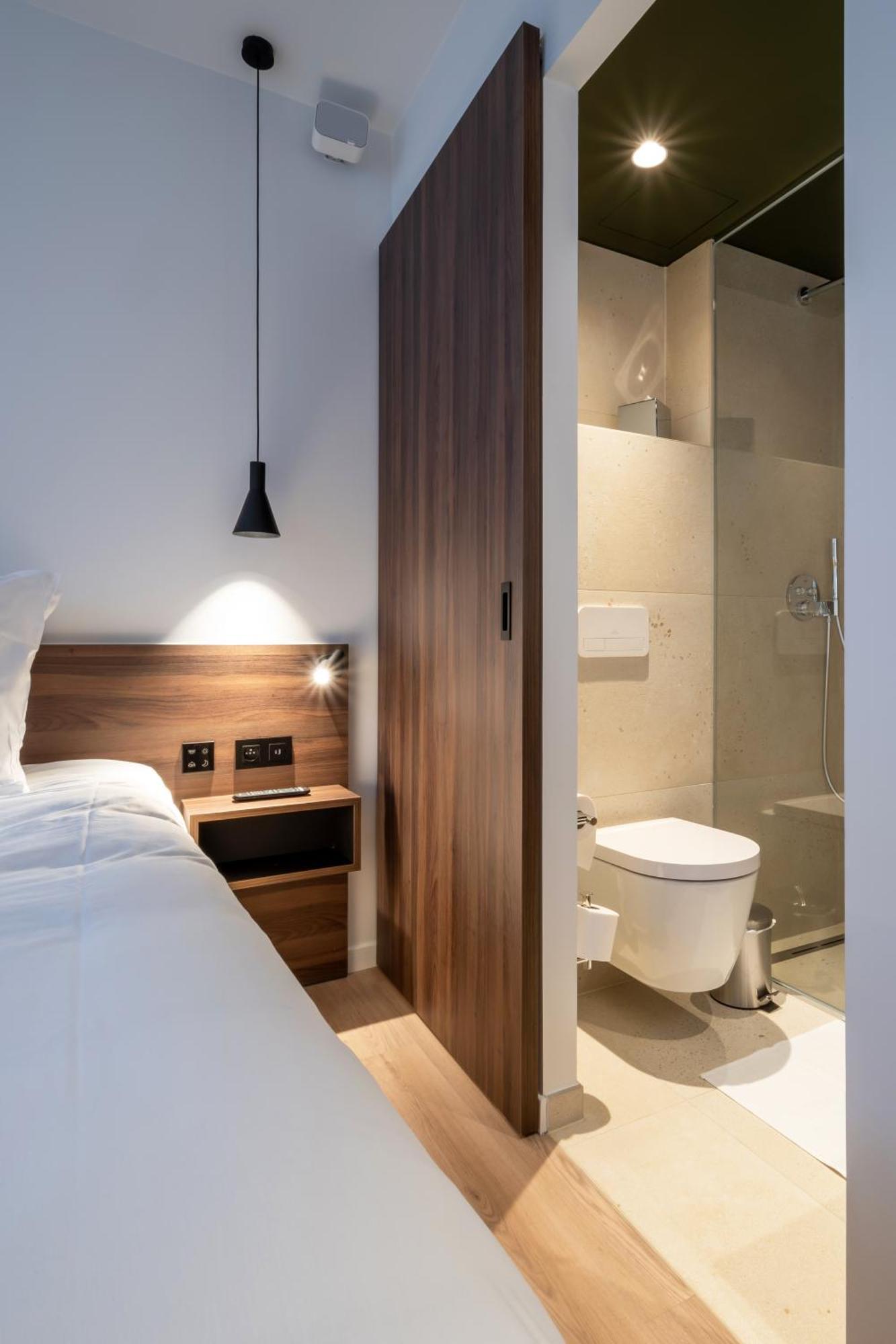One Two Four - Hotel & Spa เกนต์ ภายนอก รูปภาพ
